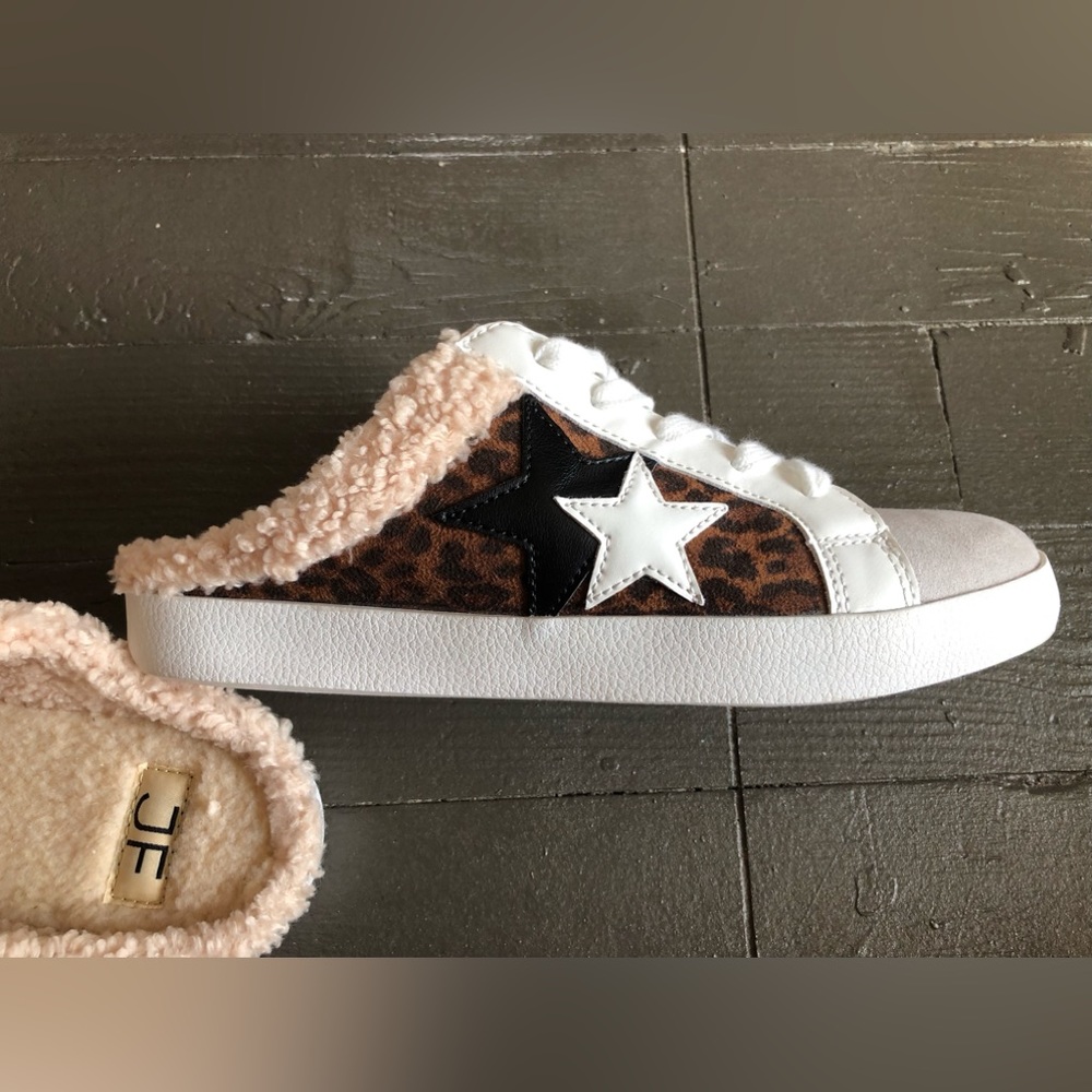 Just Fab Zaylee open back sneakers super comfy fur/Sherpa inside size 9
